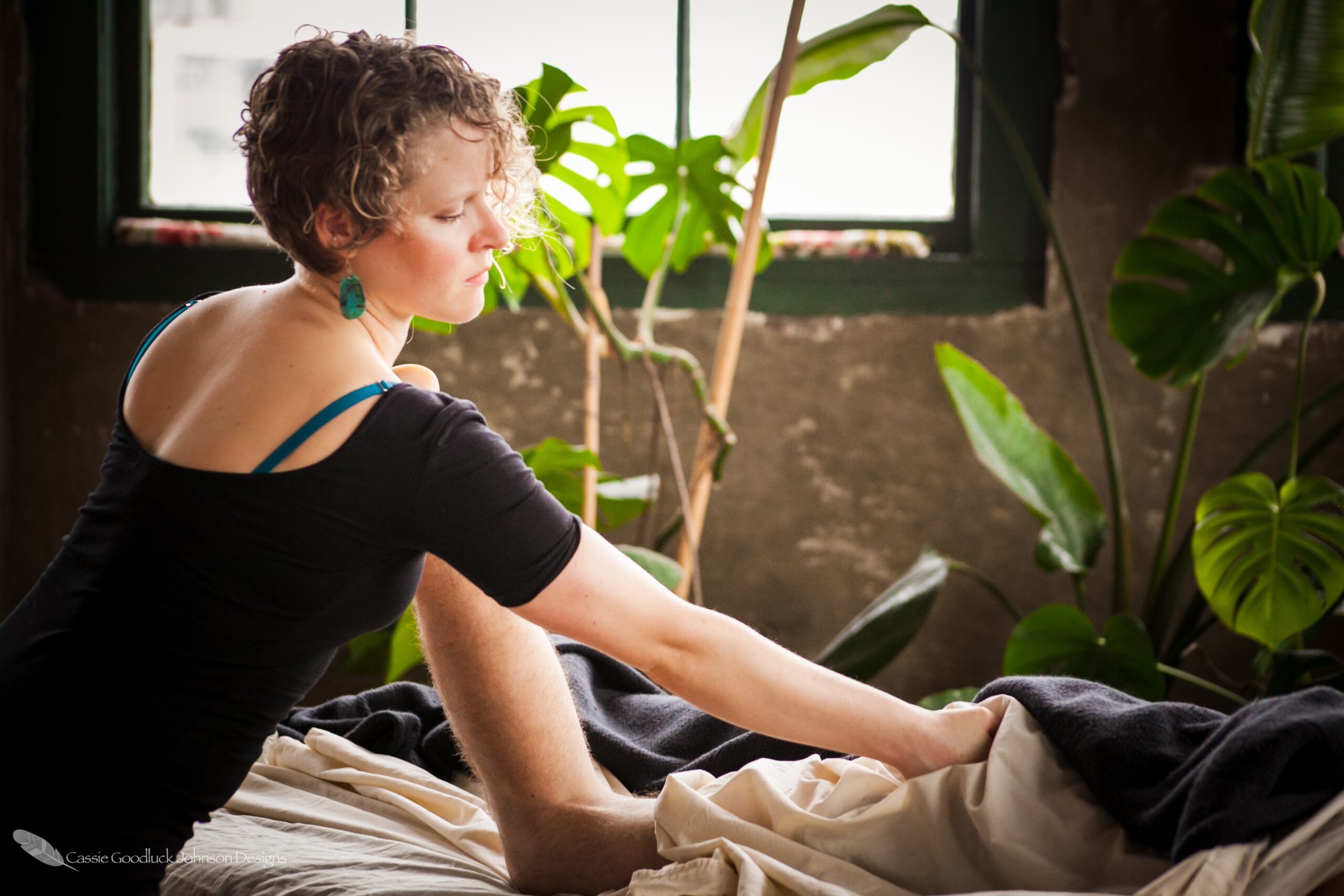 Lauren Harris provides Swedish and deep tissue massage