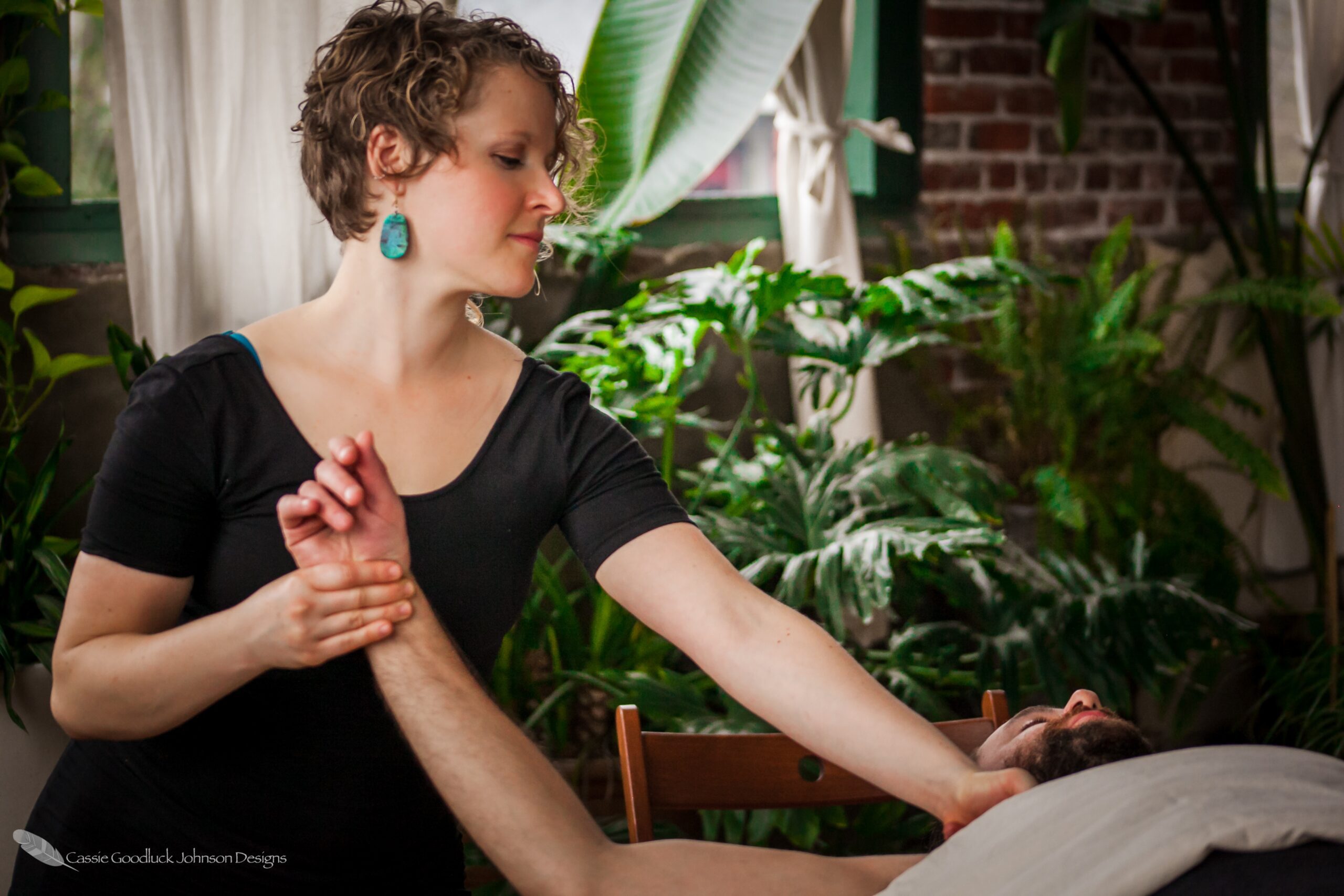 Lauren Harris provides Swedish and deep tissue massage